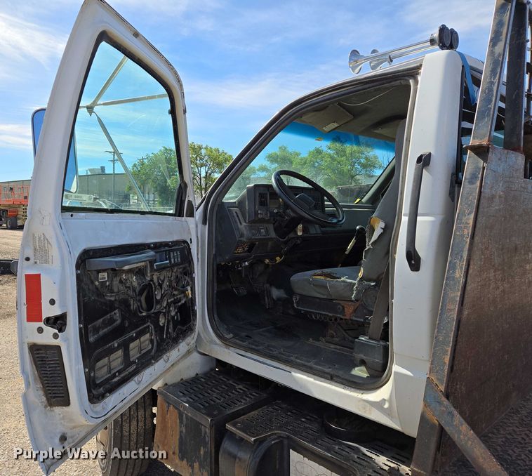image for item EO0838 2000 Chevrolet C6500 flatbed truck