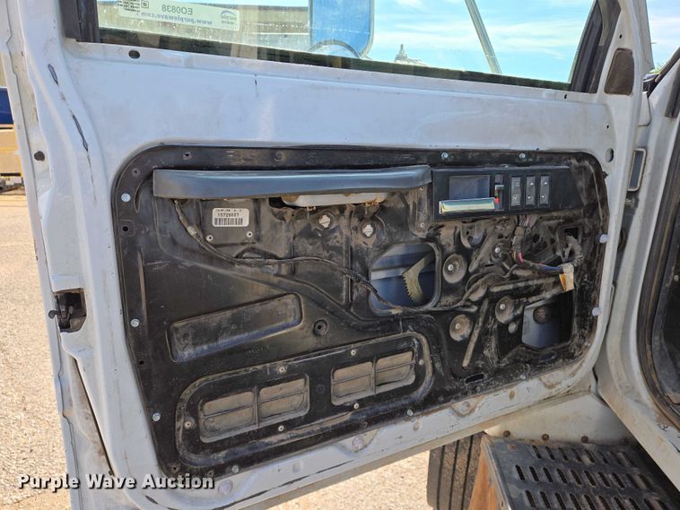 image for item EO0838 2000 Chevrolet C6500 flatbed truck