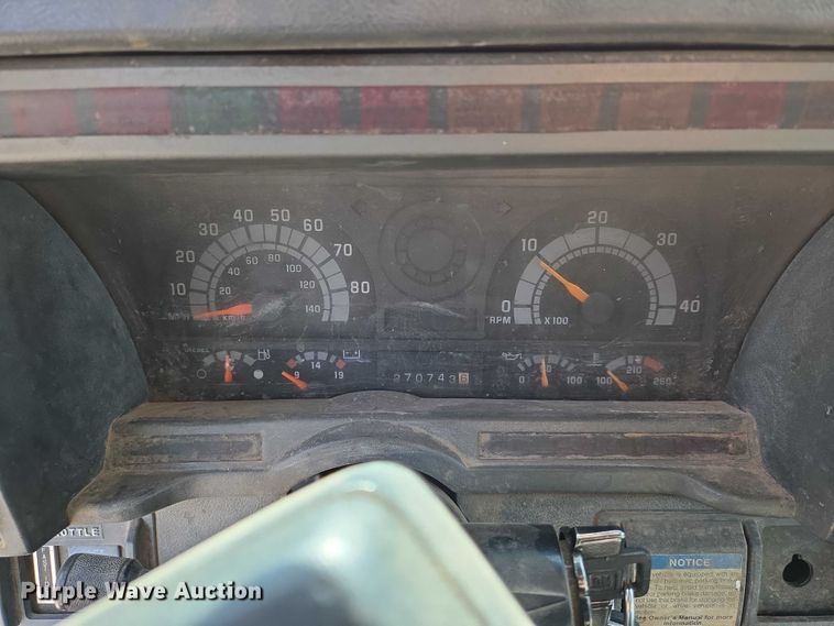 image for item EO0838 2000 Chevrolet C6500 flatbed truck