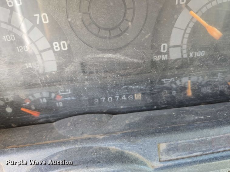 image for item EO0838 2000 Chevrolet C6500 flatbed truck