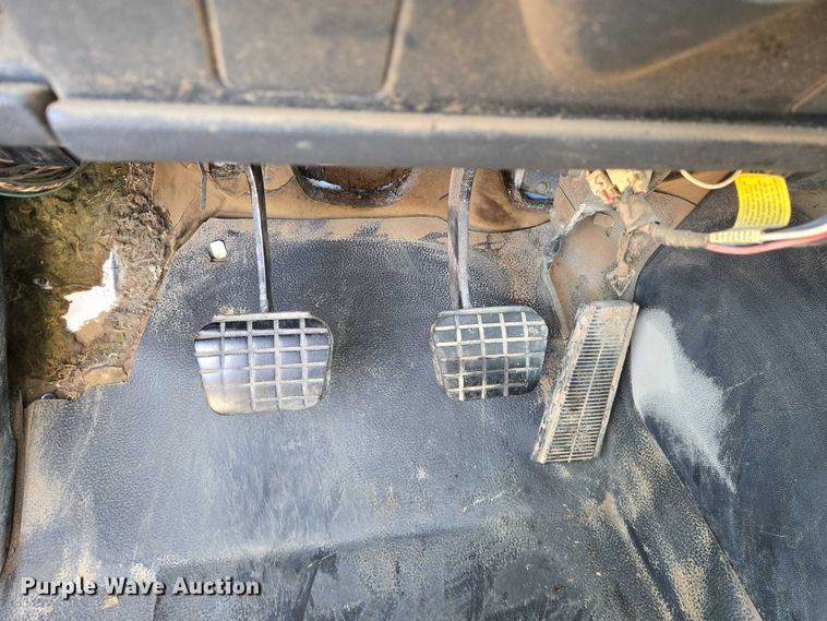 image for item EO0838 2000 Chevrolet C6500 flatbed truck