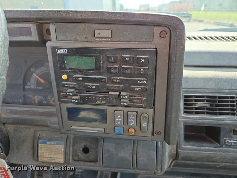 image for item EO0838 2000 Chevrolet C6500 flatbed truck