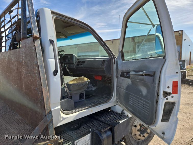 image for item EO0838 2000 Chevrolet C6500 flatbed truck