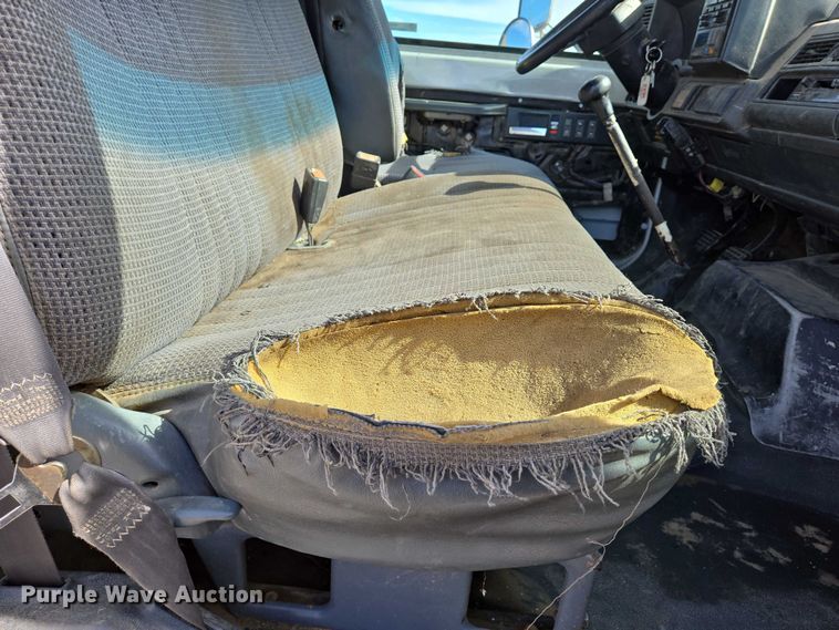 image for item EO0838 2000 Chevrolet C6500 flatbed truck