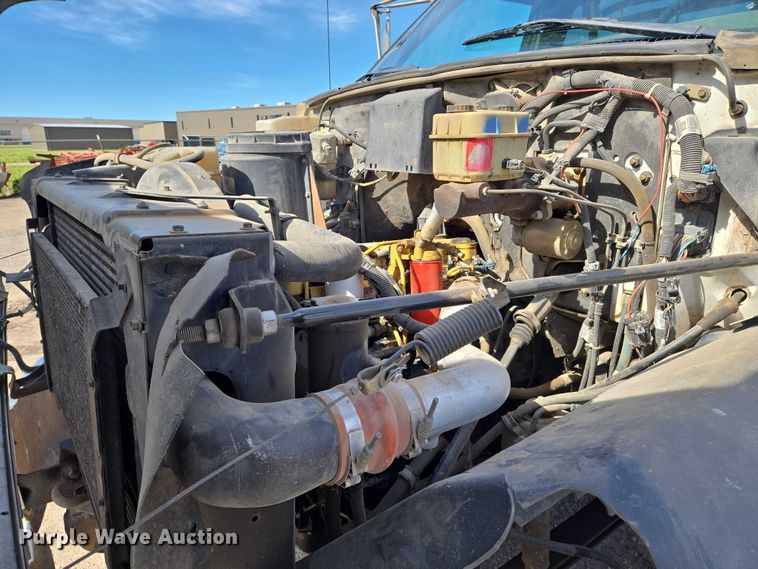 image for item EO0838 2000 Chevrolet C6500 flatbed truck