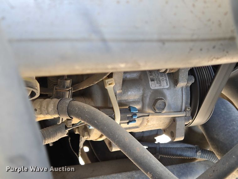 image for item EO0838 2000 Chevrolet C6500 flatbed truck