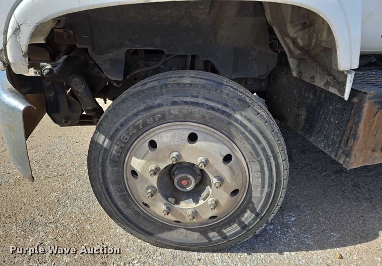 image for item EO0838 2000 Chevrolet C6500 flatbed truck