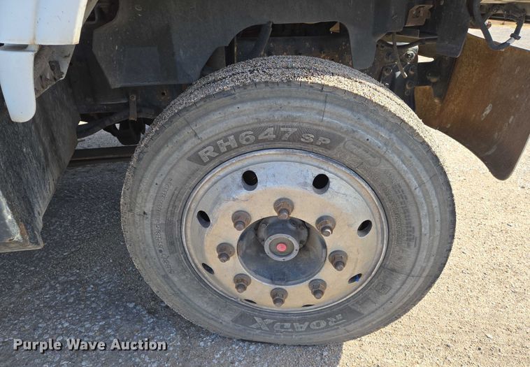 image for item EO0838 2000 Chevrolet C6500 flatbed truck