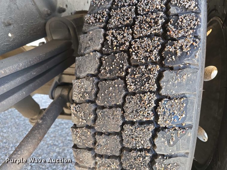 image for item EO0838 2000 Chevrolet C6500 flatbed truck