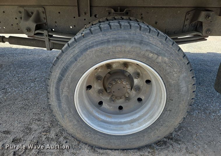 image for item EO0838 2000 Chevrolet C6500 flatbed truck