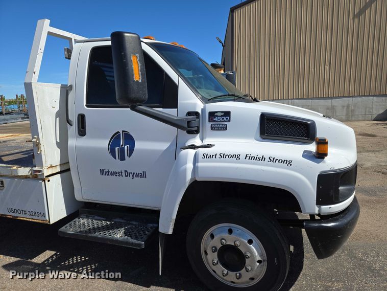 image for item EO0840 2005 Chevrolet  C4500 flatbed truck