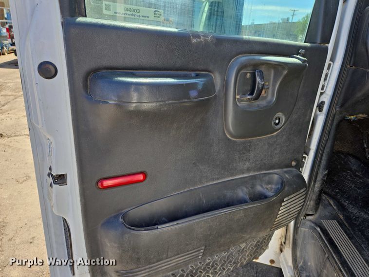 image for item EO0840 2005 Chevrolet  C4500 flatbed truck