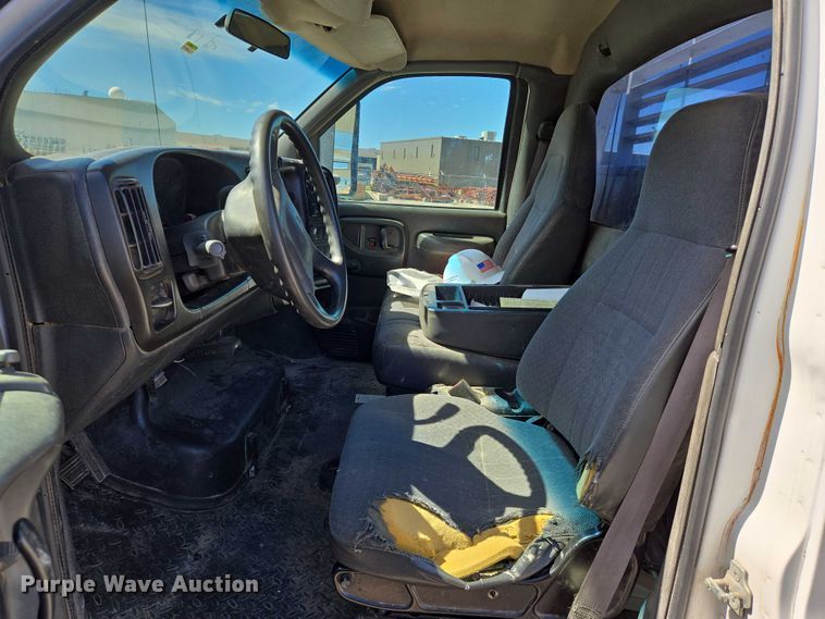 image for item EO0840 2005 Chevrolet  C4500 flatbed truck