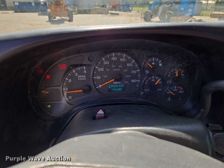 image for item EO0840 2005 Chevrolet  C4500 flatbed truck