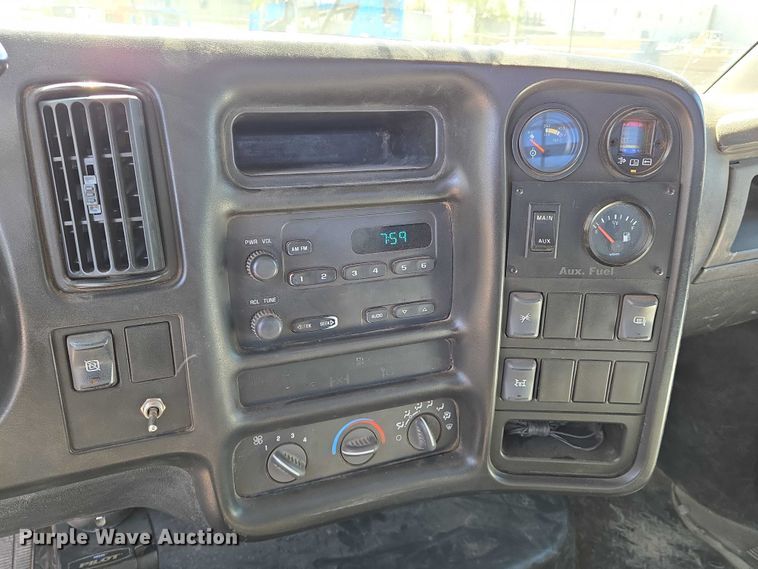 image for item EO0840 2005 Chevrolet  C4500 flatbed truck