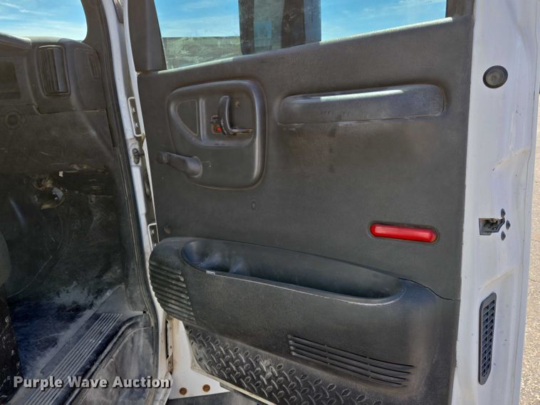 image for item EO0840 2005 Chevrolet  C4500 flatbed truck