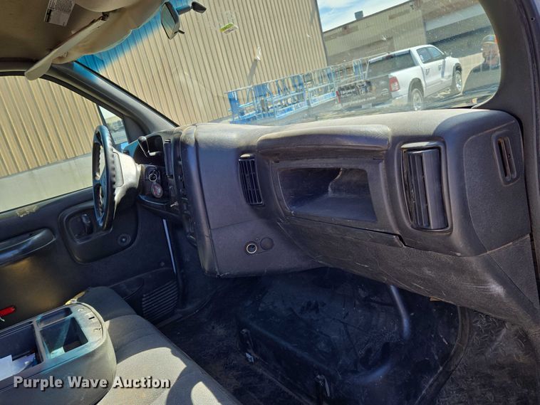 image for item EO0840 2005 Chevrolet  C4500 flatbed truck