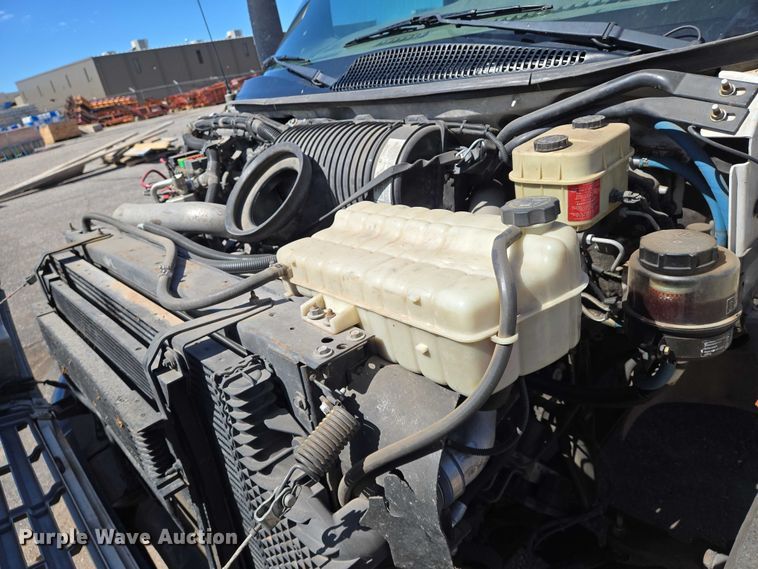 image for item EO0840 2005 Chevrolet  C4500 flatbed truck