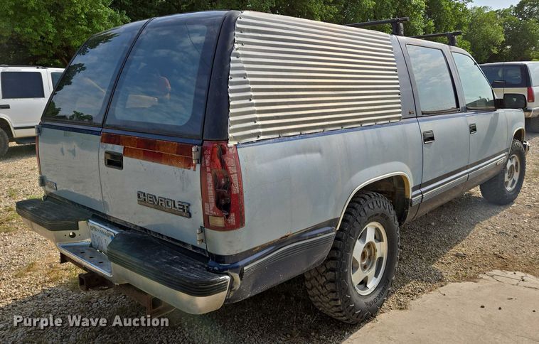 image for item EO0932 1993 Chevrolet Suburban K1500 SUV