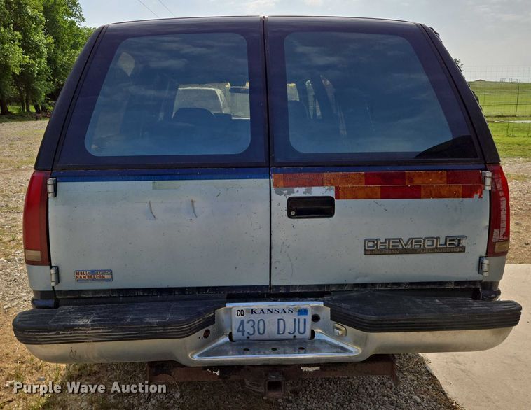 image for item EO0932 1993 Chevrolet Suburban K1500 SUV