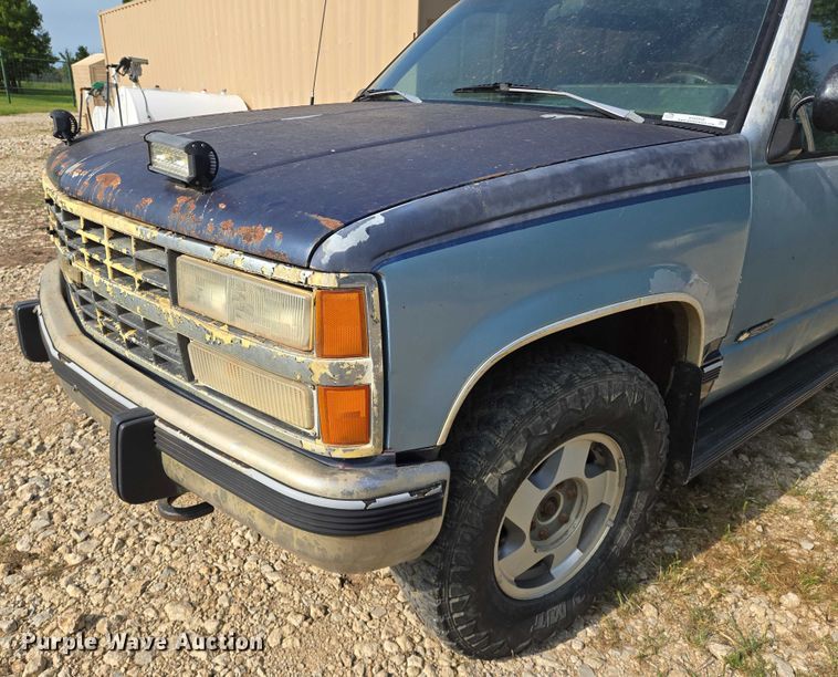 image for item EO0932 1993 Chevrolet Suburban K1500 SUV