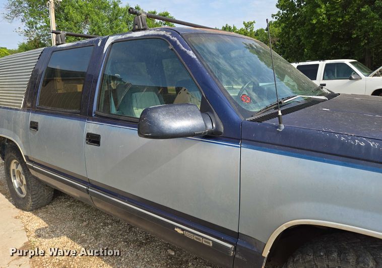 image for item EO0932 1993 Chevrolet Suburban K1500 SUV