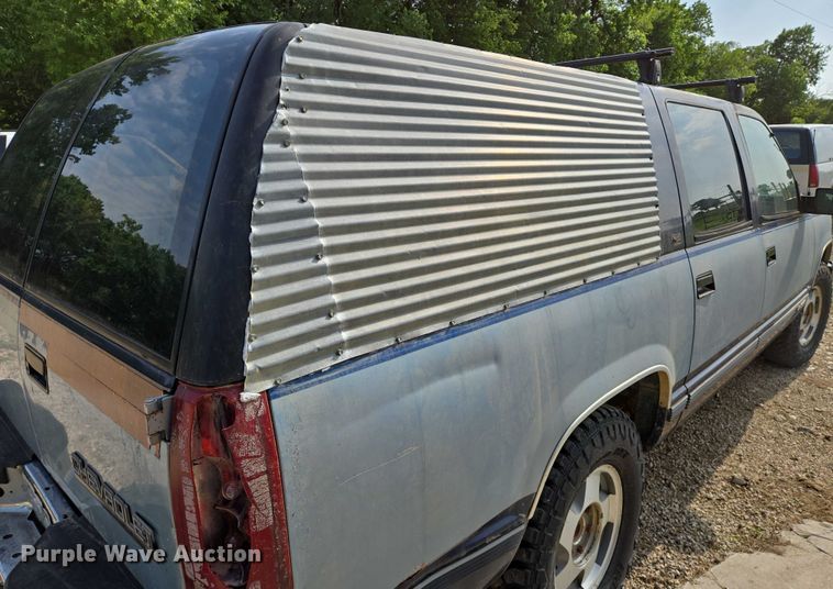 image for item EO0932 1993 Chevrolet Suburban K1500 SUV