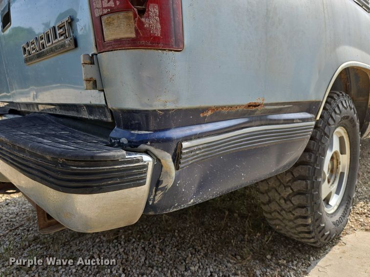 image for item EO0932 1993 Chevrolet Suburban K1500 SUV