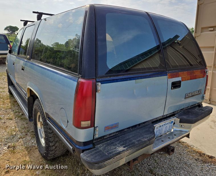 image for item EO0932 1993 Chevrolet Suburban K1500 SUV