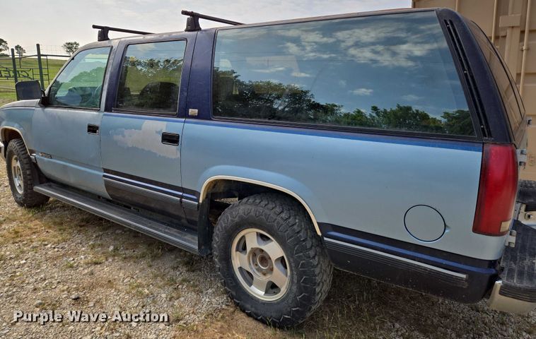 image for item EO0932 1993 Chevrolet Suburban K1500 SUV
