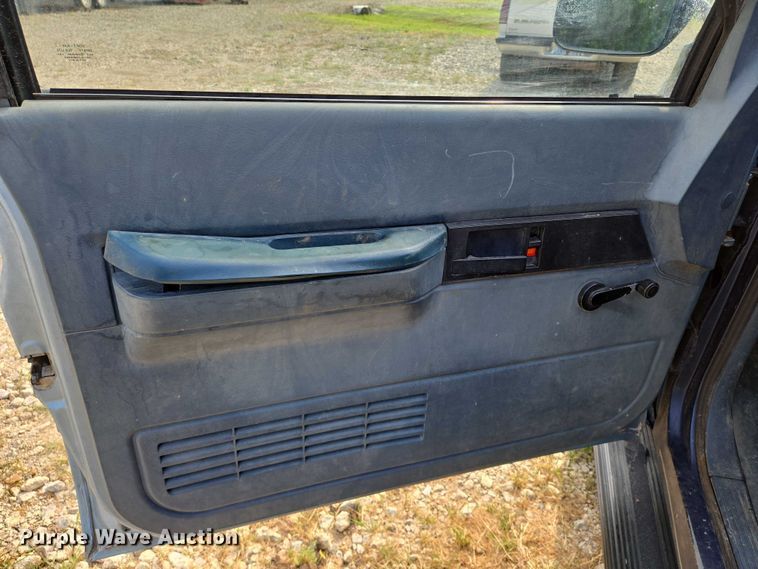 image for item EO0932 1993 Chevrolet Suburban K1500 SUV