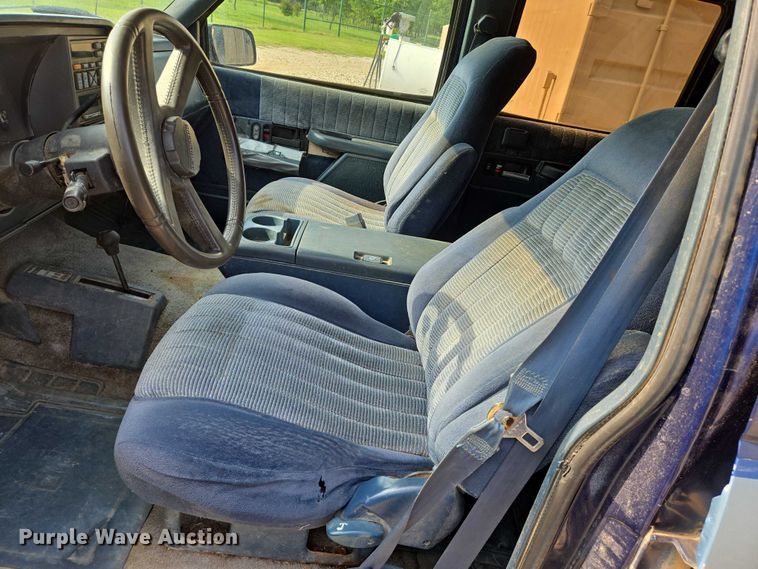 image for item EO0932 1993 Chevrolet Suburban K1500 SUV