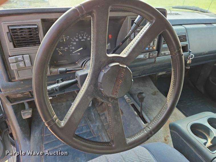 image for item EO0932 1993 Chevrolet Suburban K1500 SUV