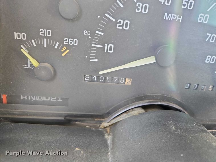 image for item EO0932 1993 Chevrolet Suburban K1500 SUV