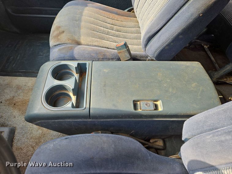 image for item EO0932 1993 Chevrolet Suburban K1500 SUV