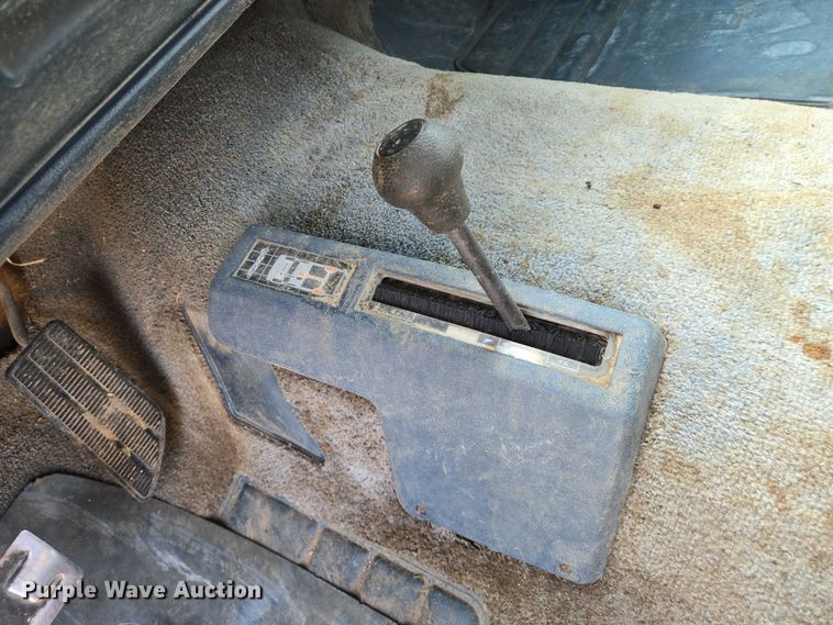 image for item EO0932 1993 Chevrolet Suburban K1500 SUV