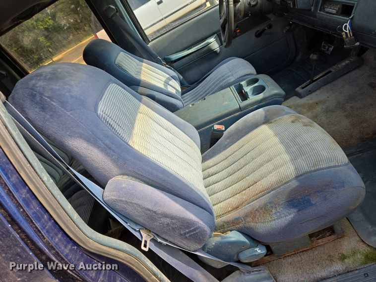 image for item EO0932 1993 Chevrolet Suburban K1500 SUV