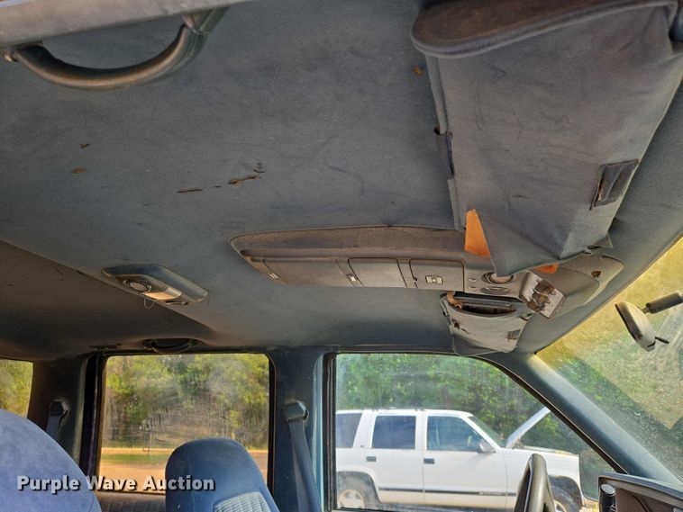 image for item EO0932 1993 Chevrolet Suburban K1500 SUV