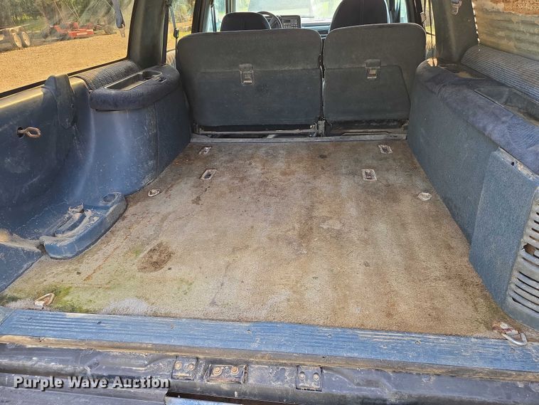 image for item EO0932 1993 Chevrolet Suburban K1500 SUV