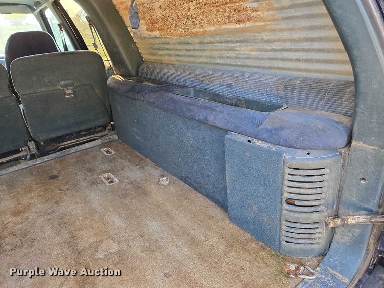 image for item EO0932 1993 Chevrolet Suburban K1500 SUV