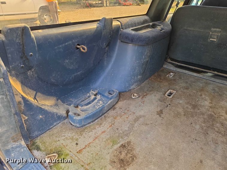 image for item EO0932 1993 Chevrolet Suburban K1500 SUV