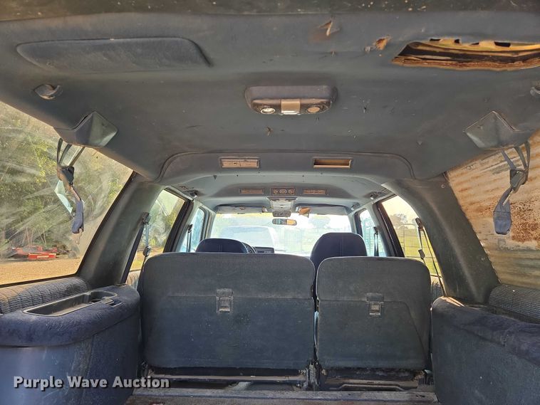 image for item EO0932 1993 Chevrolet Suburban K1500 SUV