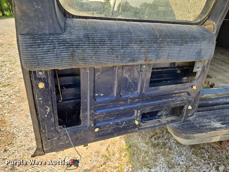 image for item EO0932 1993 Chevrolet Suburban K1500 SUV