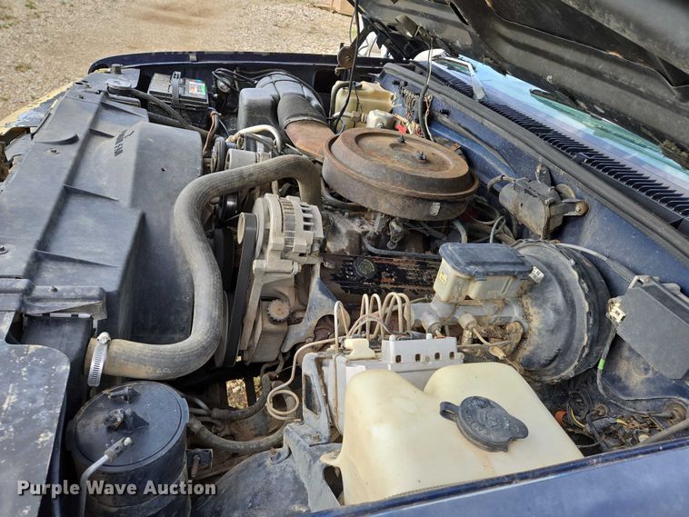 image for item EO0932 1993 Chevrolet Suburban K1500 SUV