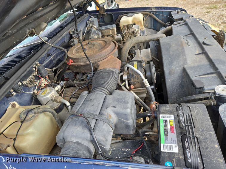 image for item EO0932 1993 Chevrolet Suburban K1500 SUV