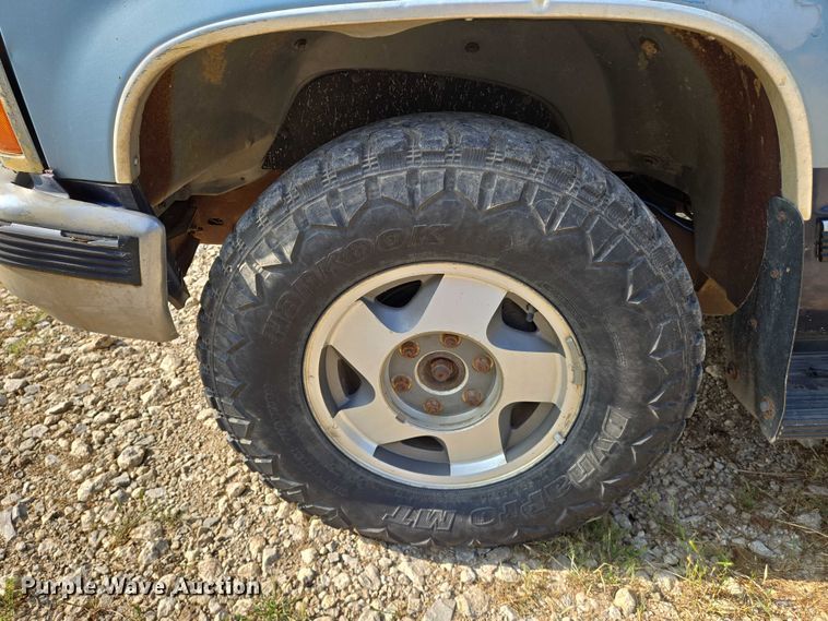 image for item EO0932 1993 Chevrolet Suburban K1500 SUV
