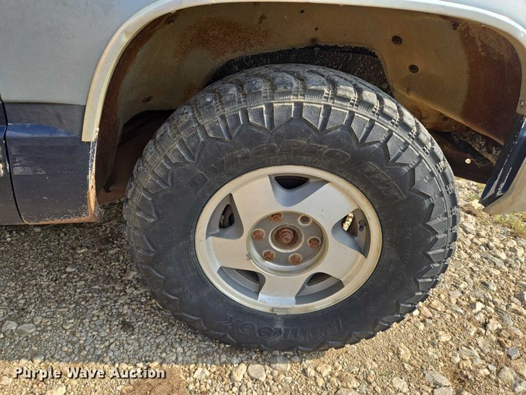 image for item EO0932 1993 Chevrolet Suburban K1500 SUV