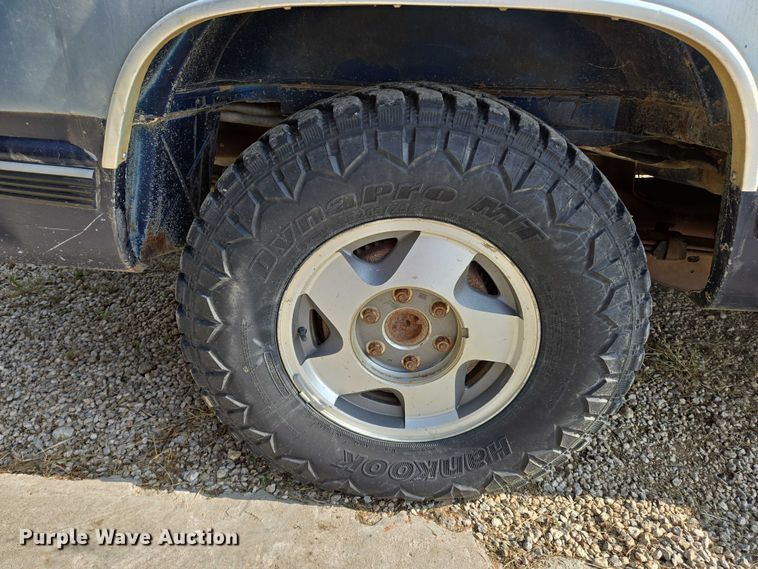 image for item EO0932 1993 Chevrolet Suburban K1500 SUV