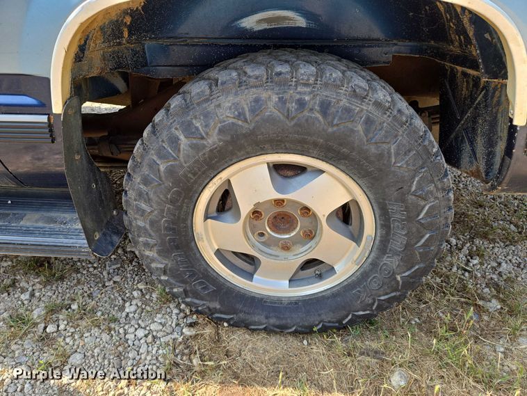 image for item EO0932 1993 Chevrolet Suburban K1500 SUV