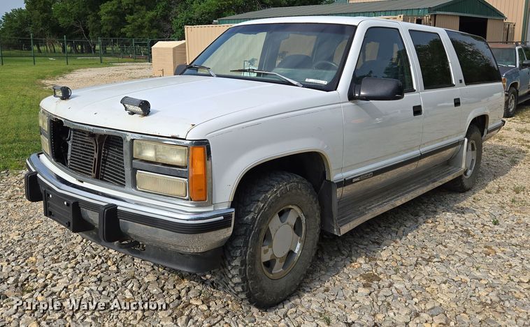 image for item EO0933 1992 GMC Suburban SUV